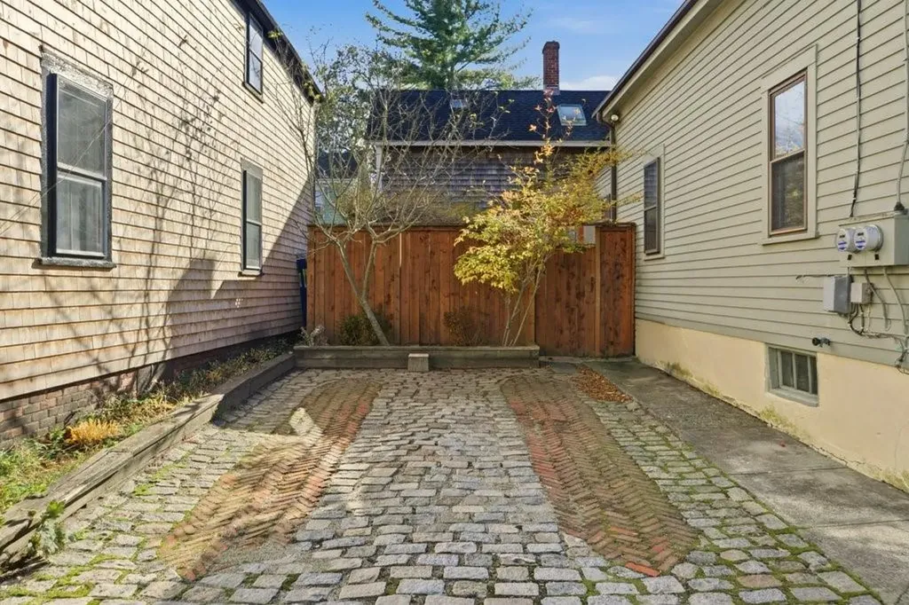 6 Sunshine Court Newport RI 02840