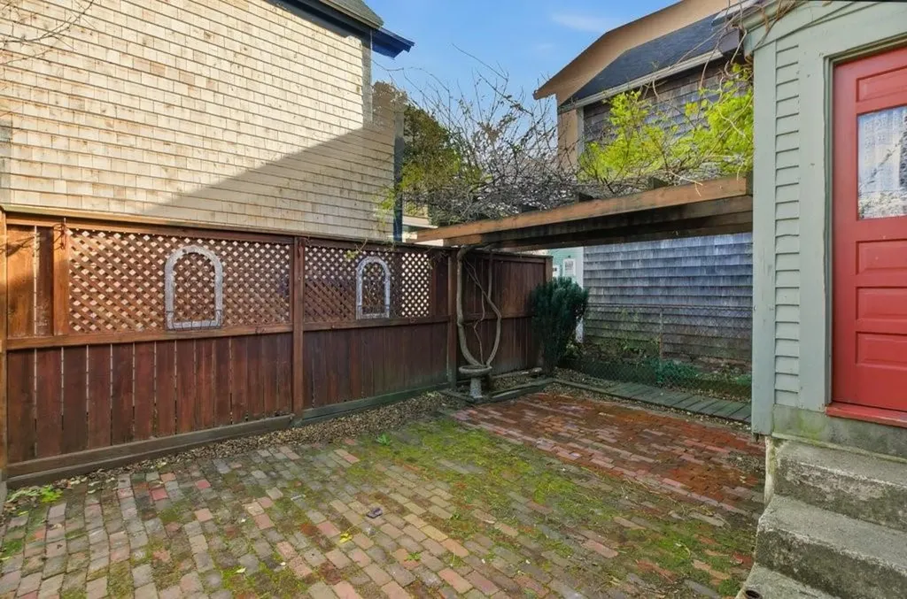 6 Sunshine Court Newport RI 02840