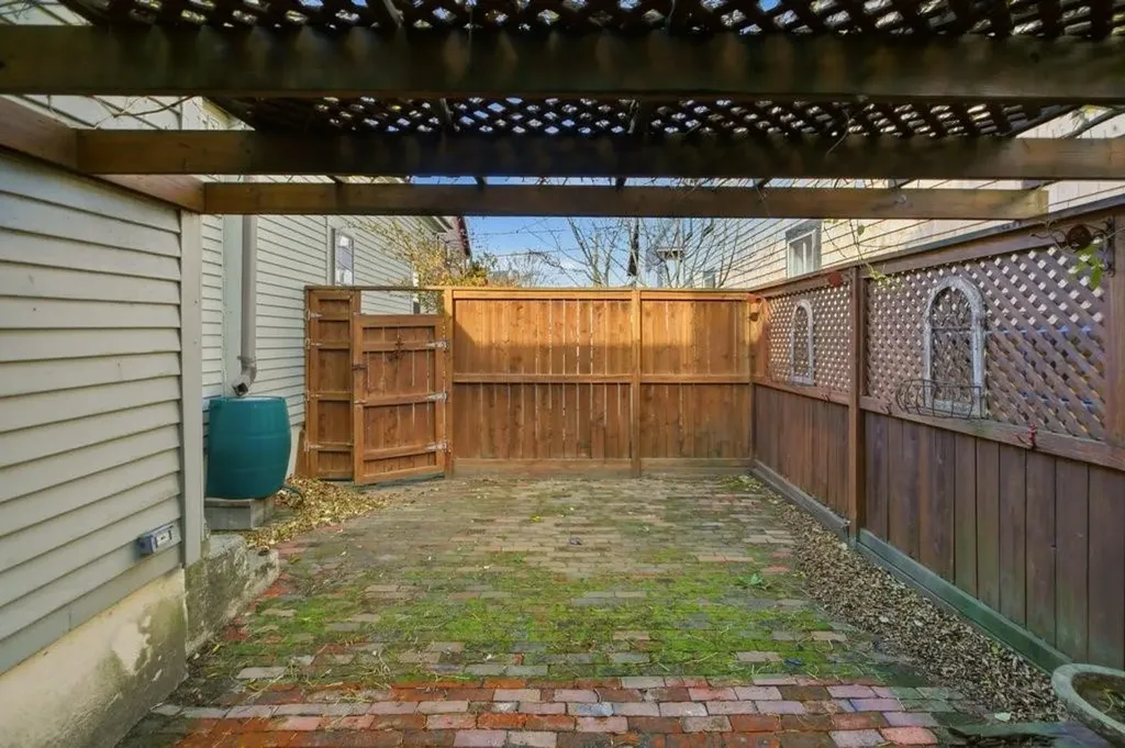 6 Sunshine Court Newport RI 02840