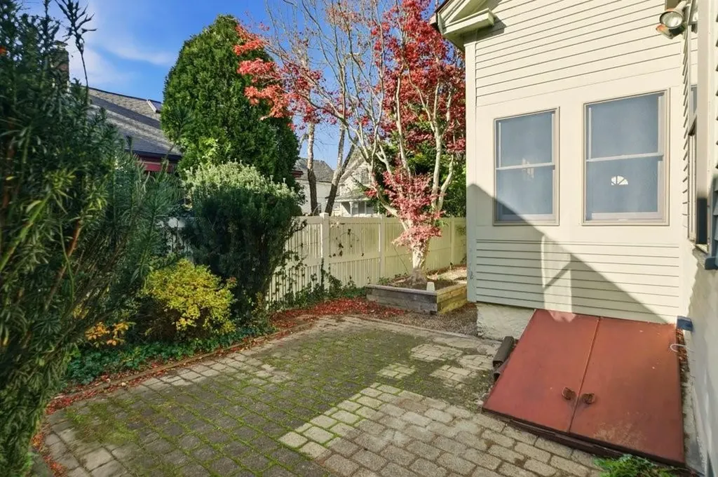 6 Sunshine Court Newport RI 02840
