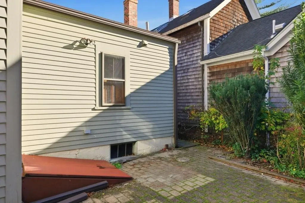 6 Sunshine Court Newport RI 02840