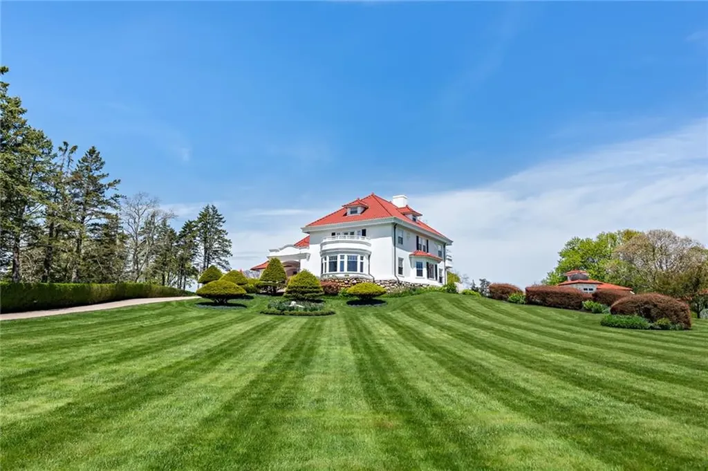 4 Yosemite Valley Road Westerly RI 02891