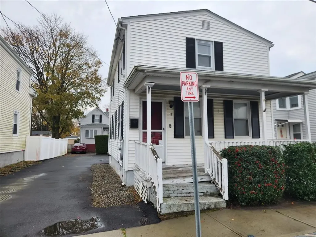 17 Rock Street Bristol RI 02809