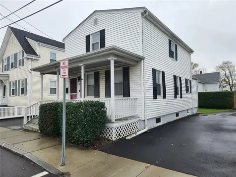 17 Rock Street Bristol RI 02809