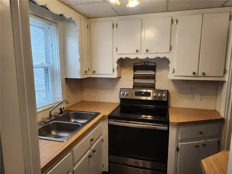 17 Rock Street Bristol RI 02809