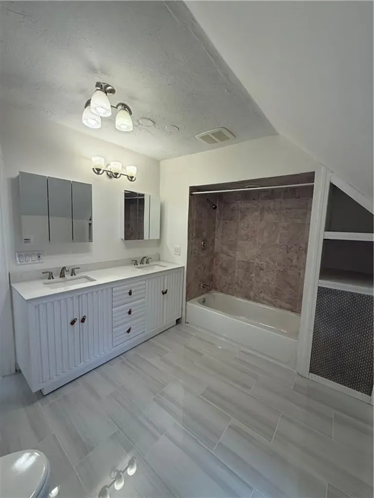 243 Bay View Avenue Cranston RI 02905