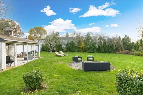 38 Collins Street Bristol RI 02809