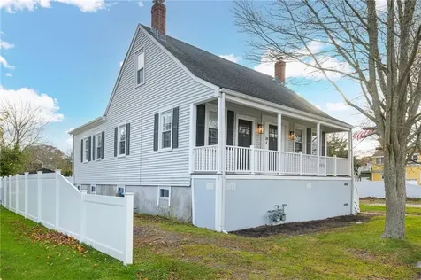 38 Collins Street Bristol RI 02809