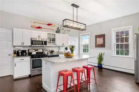 38 Collins Street Bristol RI 02809