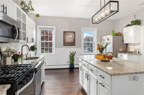 38 Collins Street Bristol RI 02809