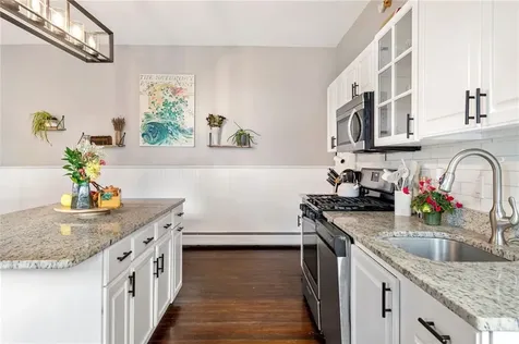 38 Collins Street Bristol RI 02809