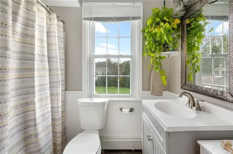 38 Collins Street Bristol RI 02809