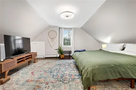 38 Collins Street Bristol RI 02809