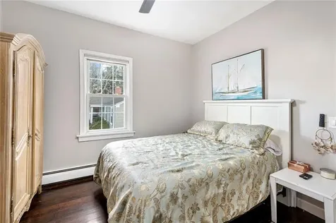 38 Collins Street Bristol RI 02809