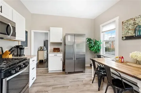 38 Collins Street Bristol RI 02809