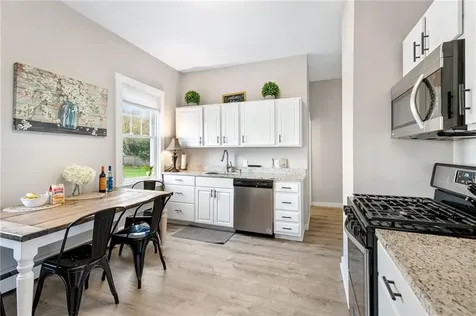 38 Collins Street Bristol RI 02809