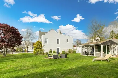 38 Collins Street Bristol RI 02809