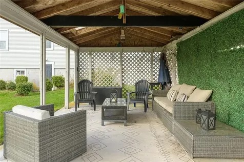 38 Collins Street Bristol RI 02809