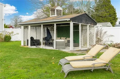 38 Collins Street Bristol RI 02809