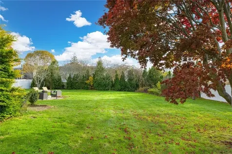 38 Collins Street Bristol RI 02809