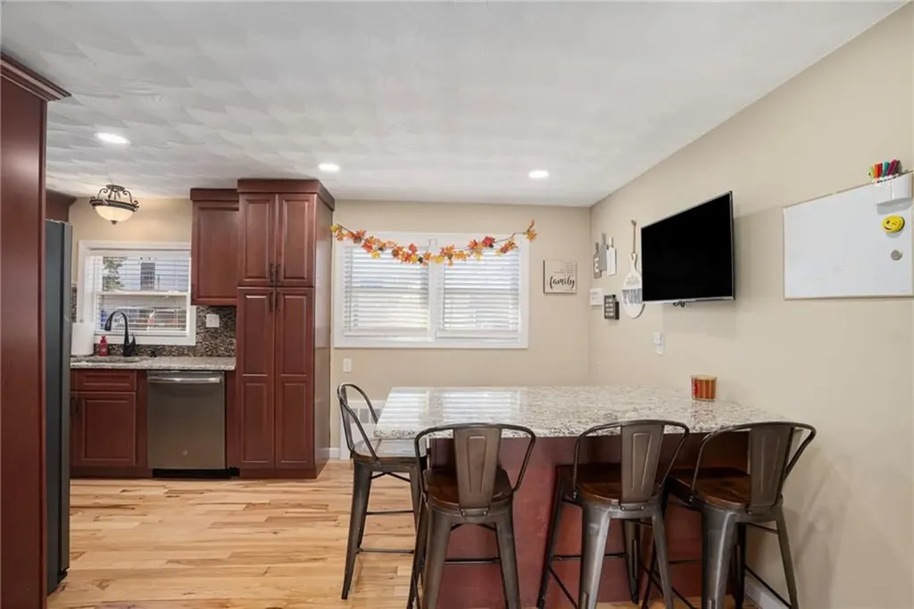 6 Eldorado Drive Johnston RI 02919