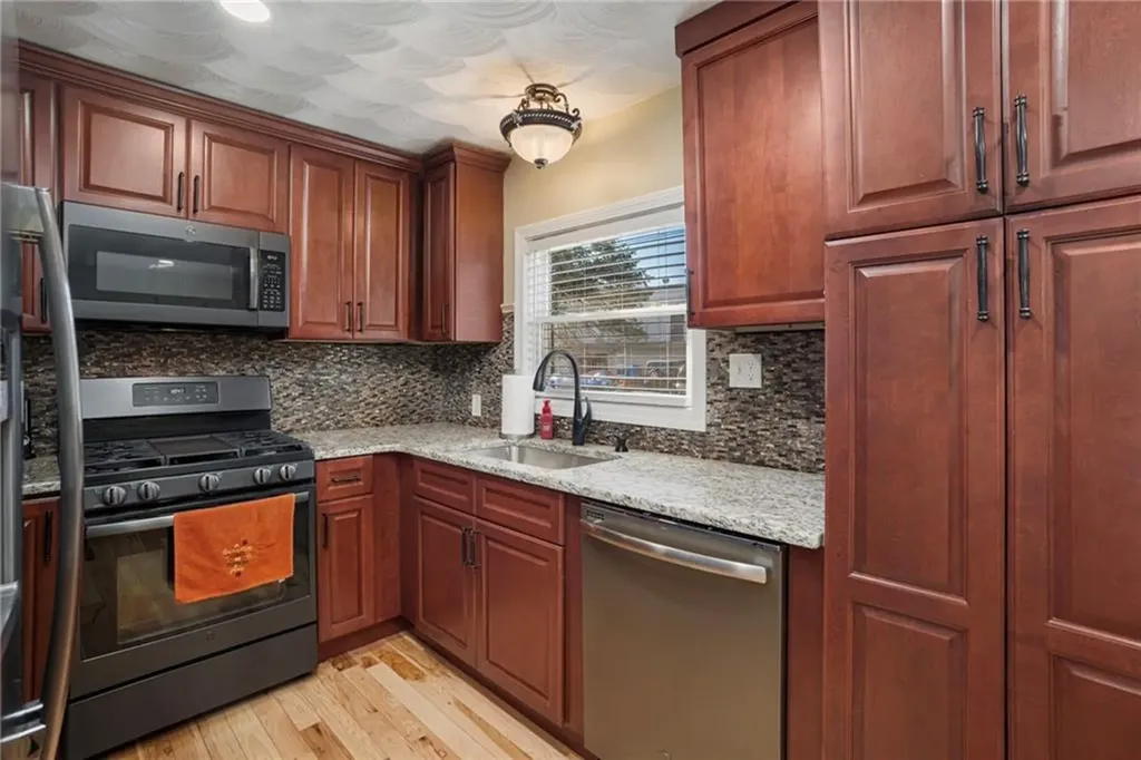 6 Eldorado Drive Johnston RI 02919