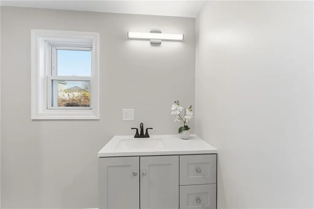 10 Woburn Street Cranston RI 02910