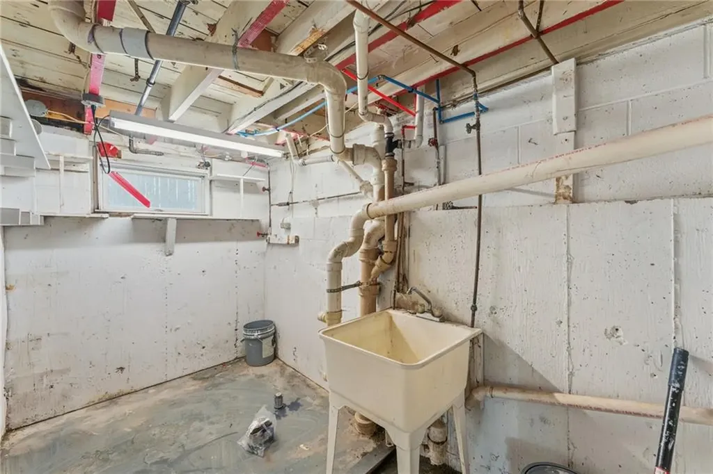 10 Woburn Street Cranston RI 02910