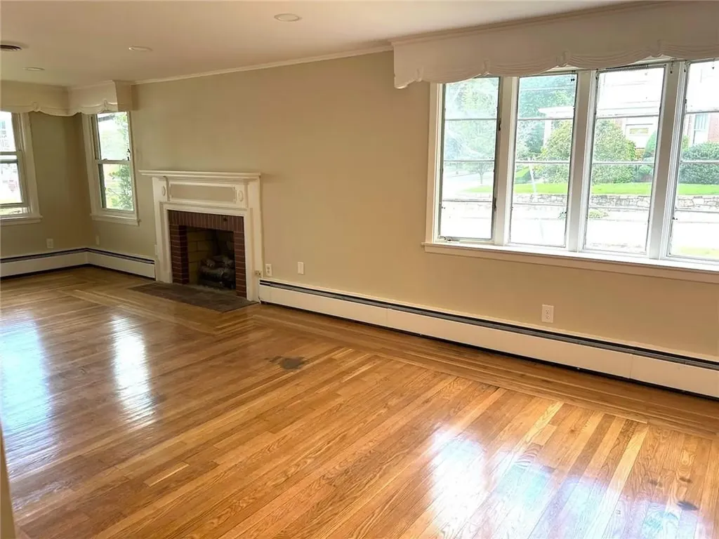 652 East Avenue Pawtucket RI 02860