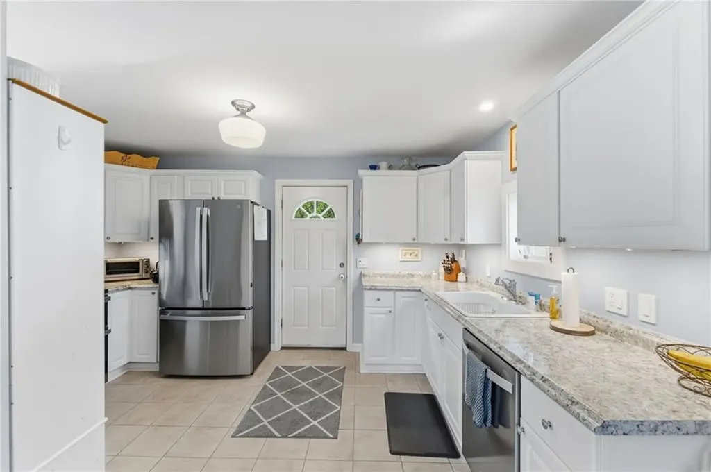 128 Rodman Street South Kingstown RI 02879