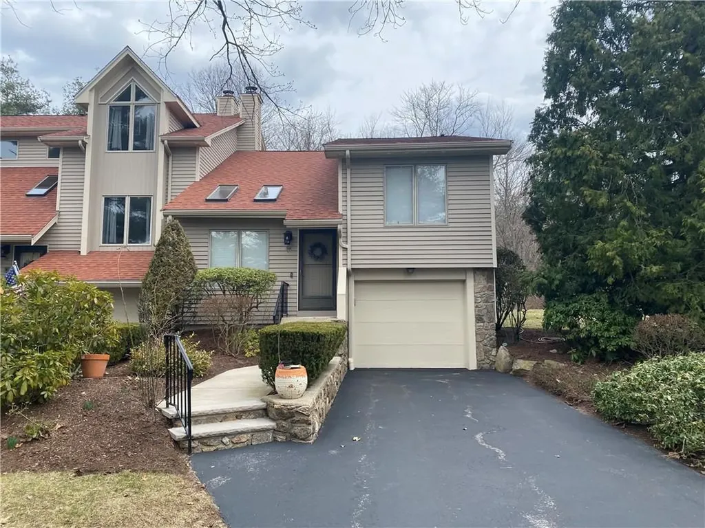 Smithfield RI, 9 Shadow Brook Lane