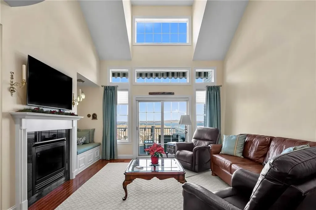 9 Cutter Lane Tiverton RI 02878