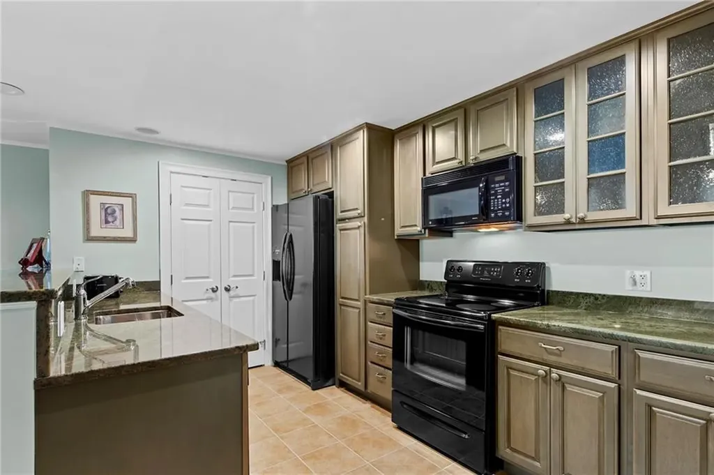 9 Cutter Lane Tiverton RI 02878