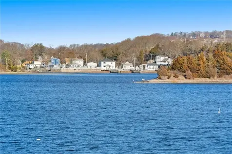 15 Cedar Avenue Portsmouth RI 02871