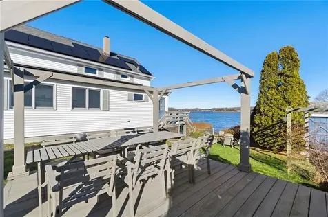 15 Cedar Avenue Portsmouth RI 02871