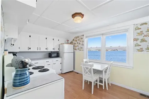 15 Cedar Avenue Portsmouth RI 02871