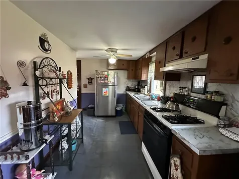 17 Colonial Drive Warren RI 02885