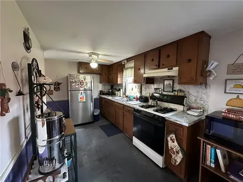 17 Colonial Drive Warren RI 02885