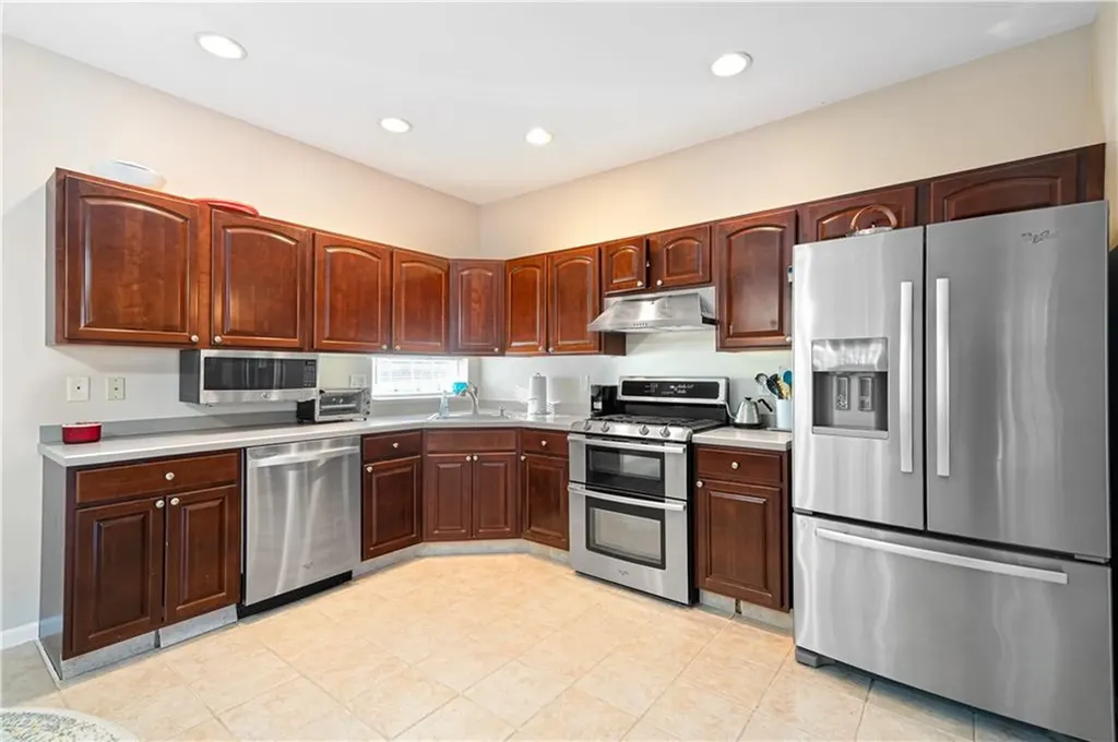 24 Cambridge Circle Smithfield RI 02917