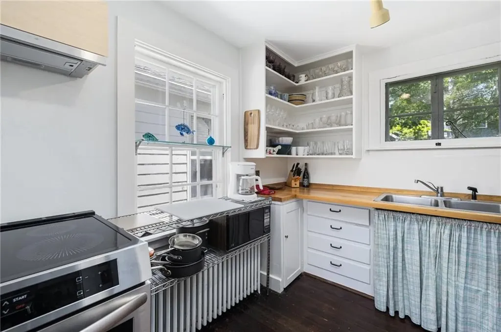 10 Casey Court Newport RI 02840