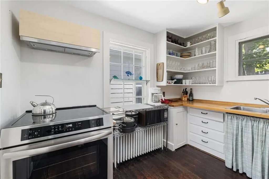 10 Casey Court Newport RI 02840