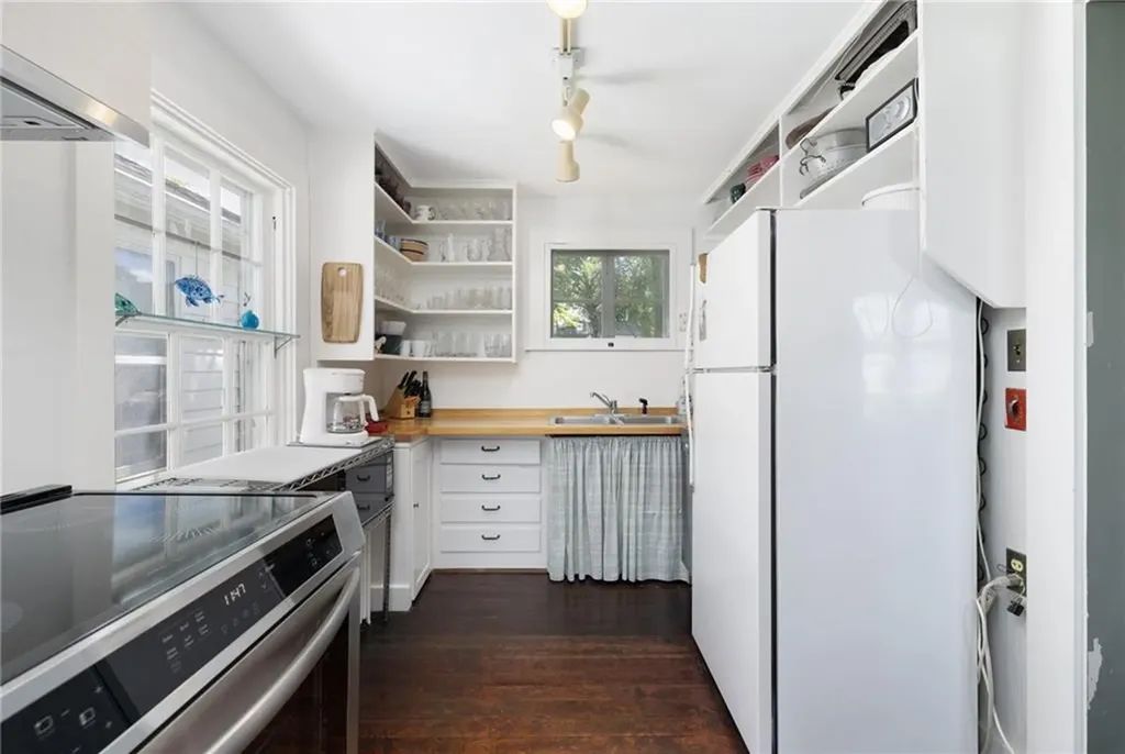 10 Casey Court Newport RI 02840