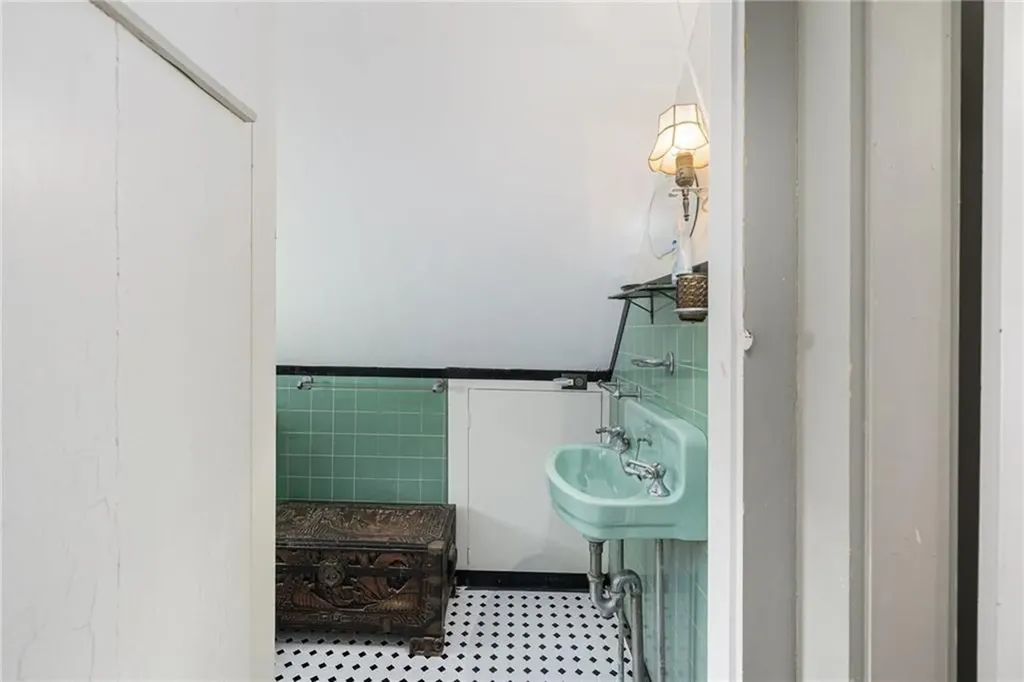10 Casey Court Newport RI 02840