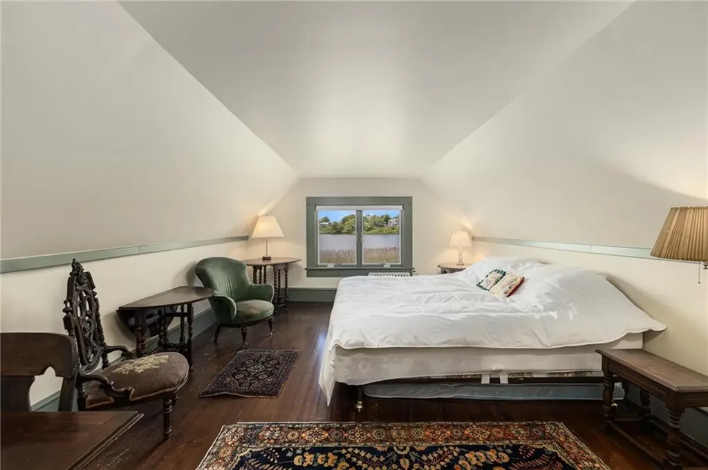 10 Casey Court Newport RI 02840