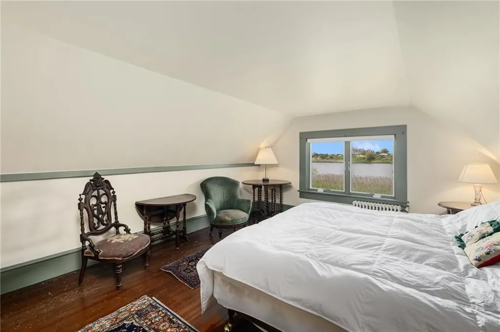 10 Casey Court Newport RI 02840