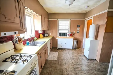 28 Sylvan Avenue Cranston RI 02905