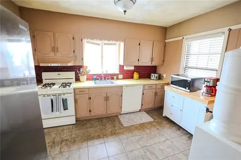 28 Sylvan Avenue Cranston RI 02905