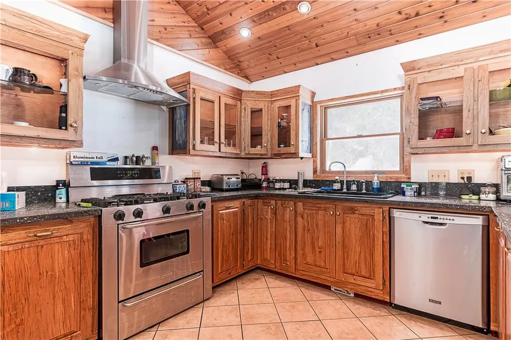 2 & 10 Thatt Way Hopkinton RI 02833