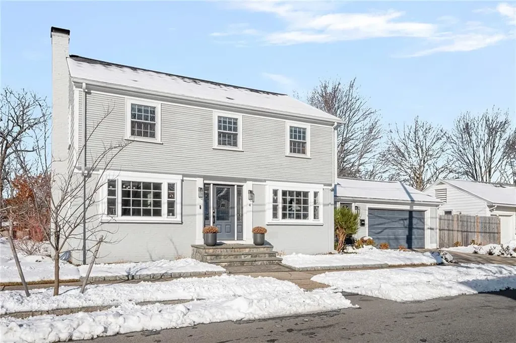 4 Mount Avenue Providence RI 02906
