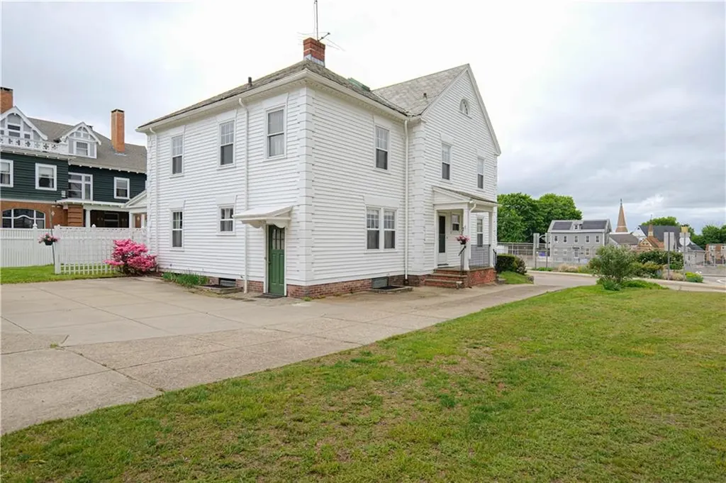 36 Underwood Street Pawtucket RI 02860